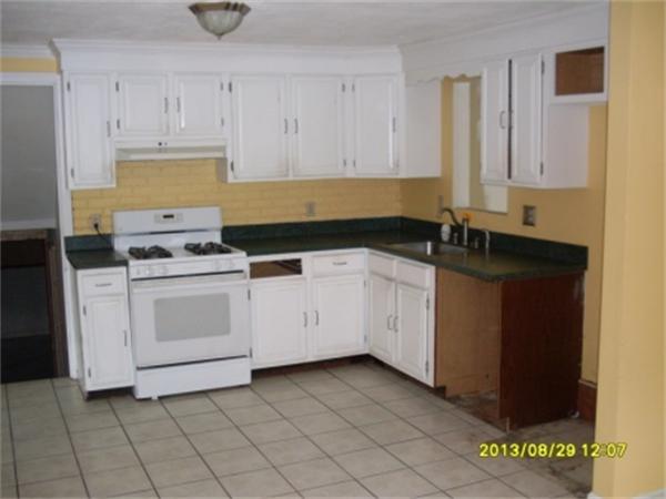 176 Forest Hill Road Agawam, MA 01030 - Photo 2 of 9 Gallery Image 2