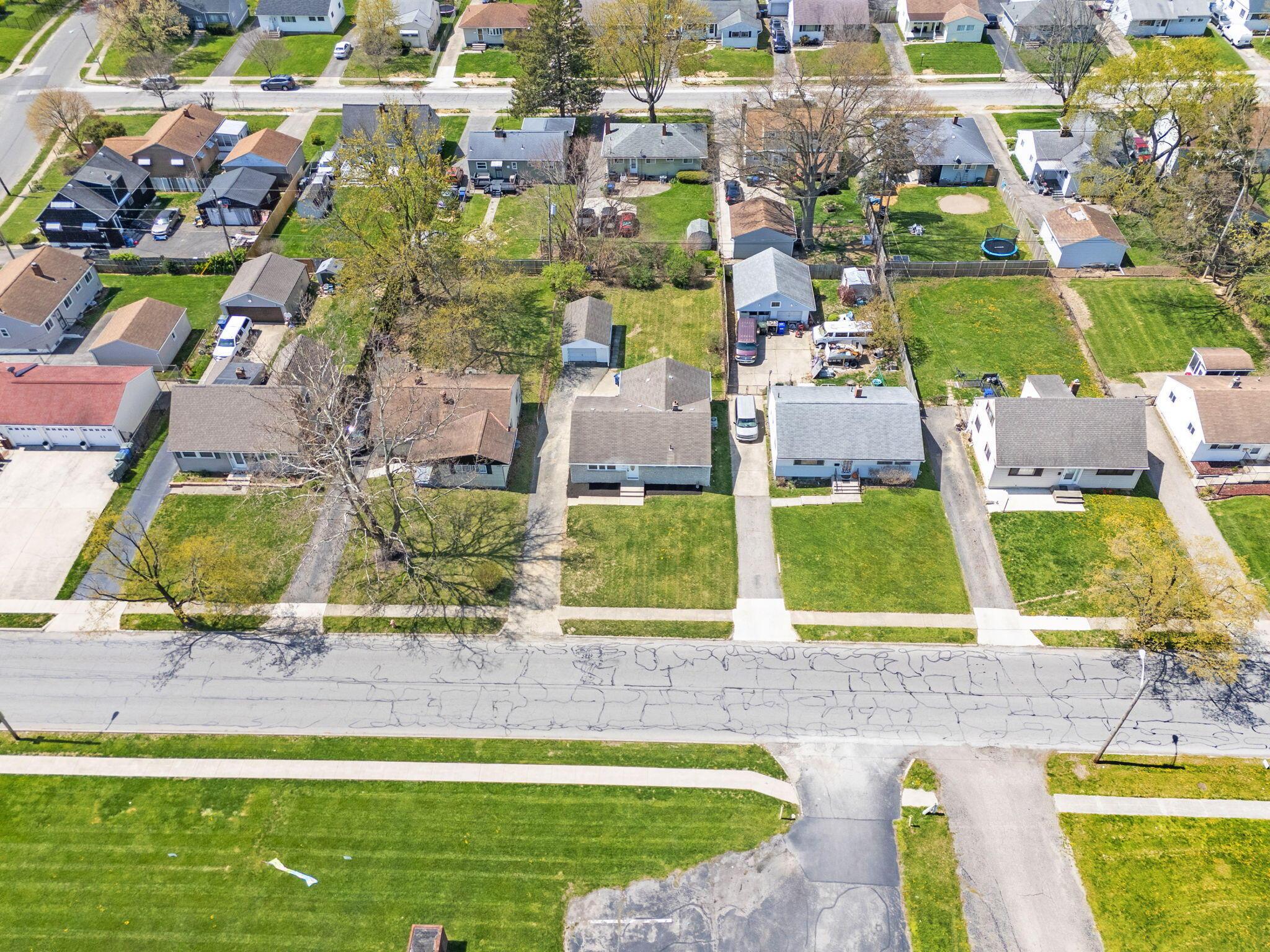 1507 Barnett Road Columbus, OH 43227 - Photo 9 of 62 9-web-or-mls-DJI_20250417135306_0385_D