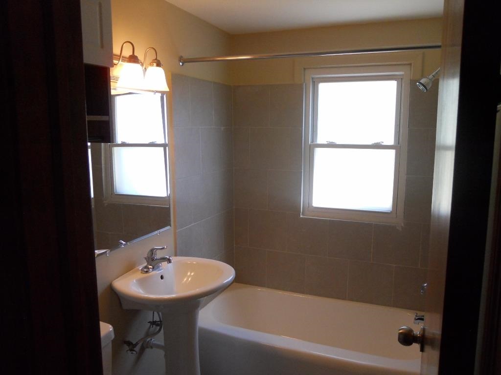 32500 Garfield Road Fraser, MI 48026 - Photo 11 of 12 31231348-10.JPG