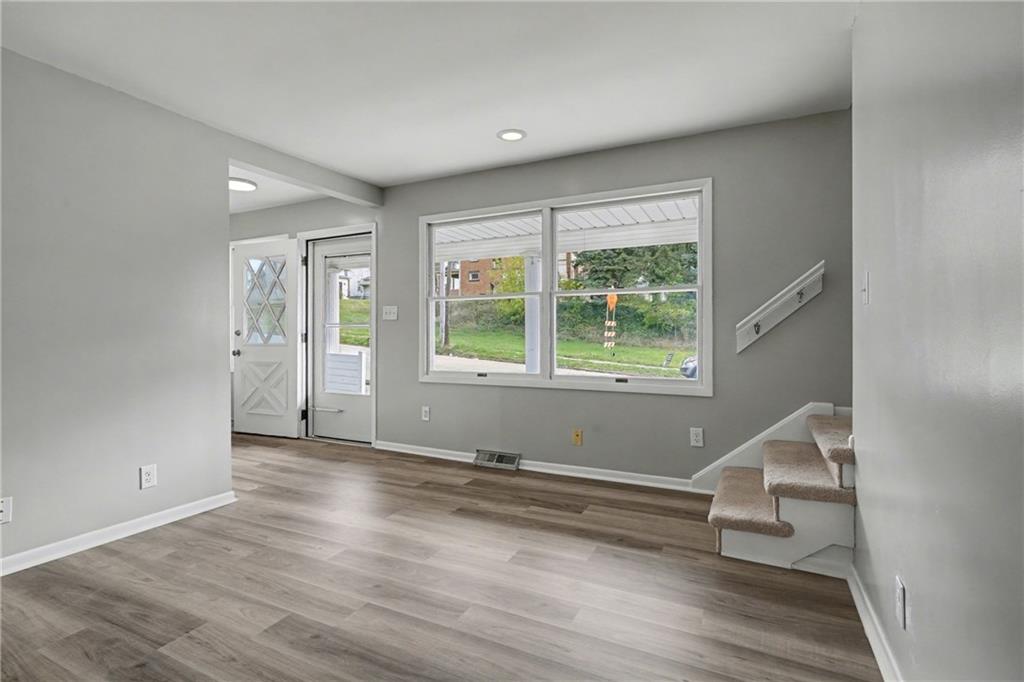 841 East Lutton Street New Castle, PA 16101 - Photo 5 of 38