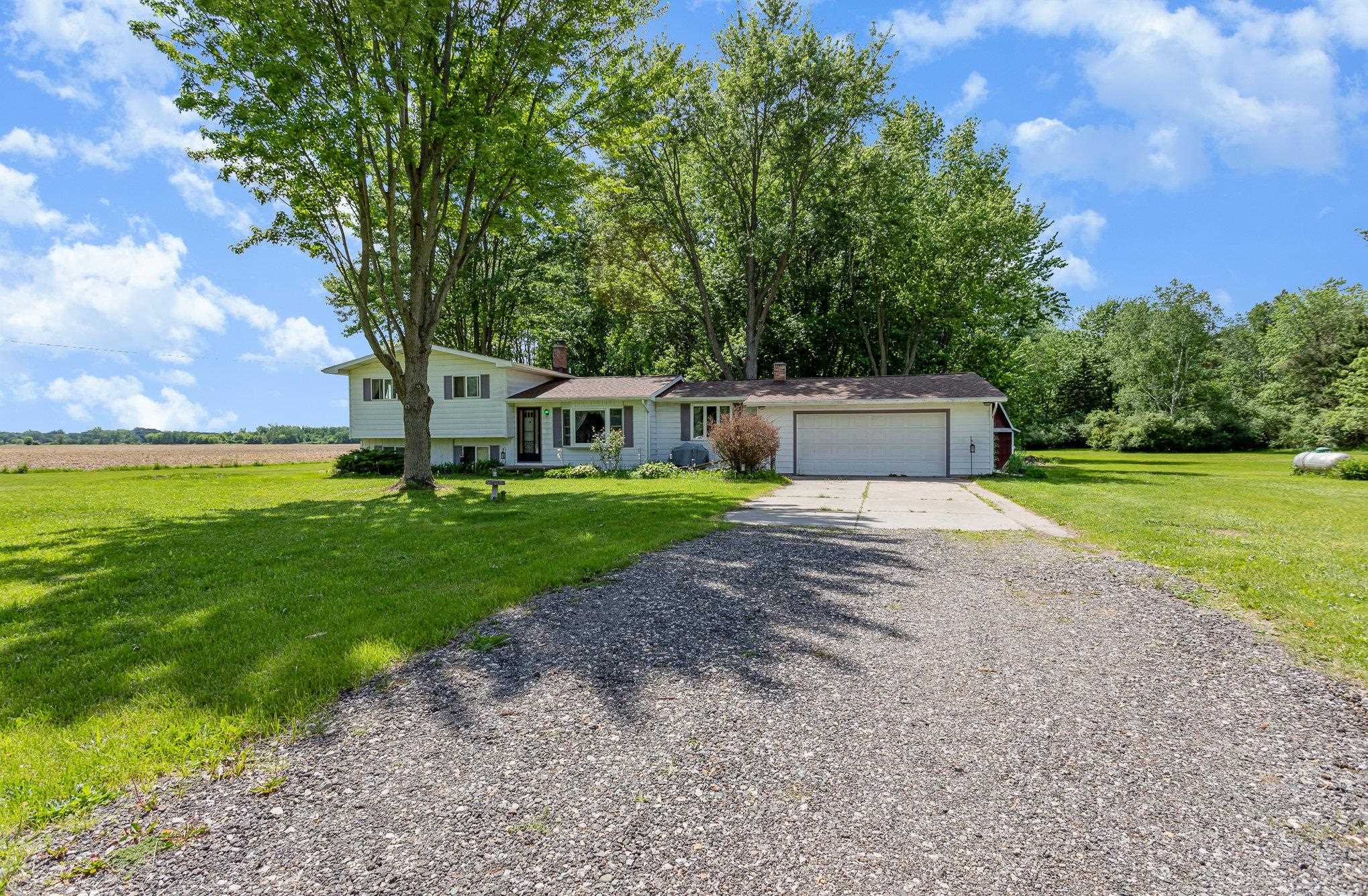 10827 Carter Road Freeland, MI 48623 - Photo 5 of 36 50143178-df5ba70b-788c-4dd0-839b-cb886dfdab2a.JPG