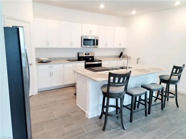 $2,500 | 3172 Weston Manor Drive, Alva, FL 33920