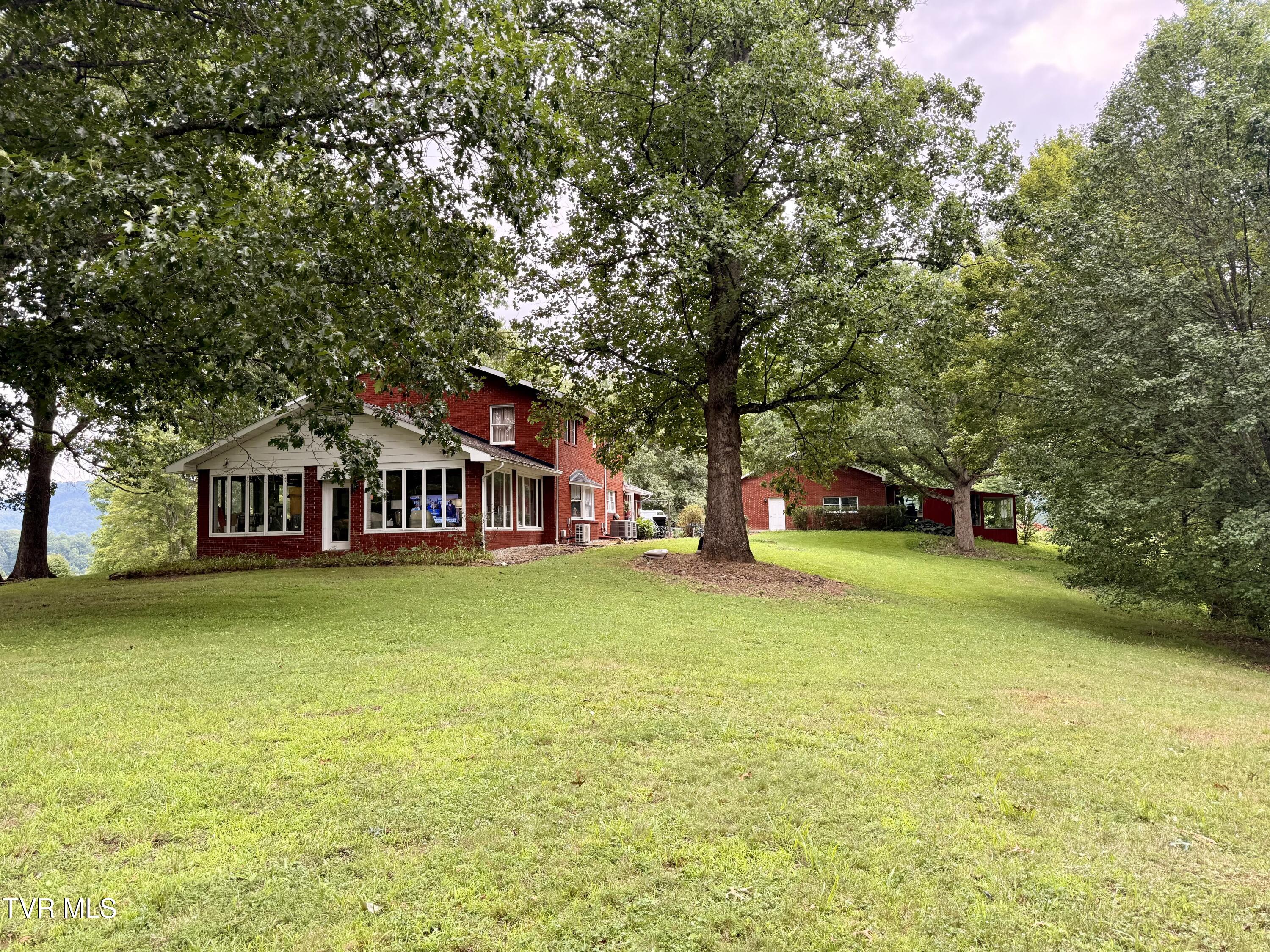 11516 Frederick Road Coeburn, VA 24230 - Photo 4 of 85 IMG_2612