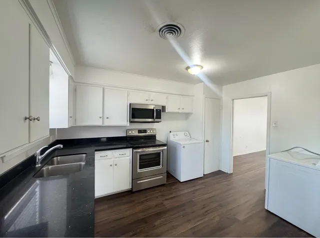 $1,295 | 405 Botts Street, Unit A, Brenham, TX 77833