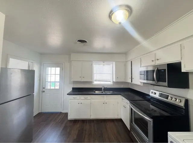 $1,295 | 405 Botts Street, Unit A, Brenham, TX 77833