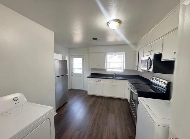 $1,295 | 405 Botts Street, Unit A, Brenham, TX 77833