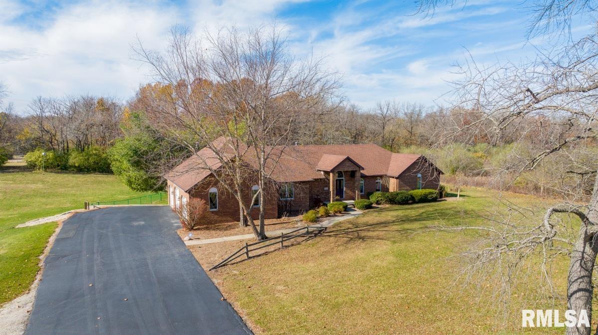 8089 South Vigal Road Pawnee, IL 62558 - Photo 1 of 57