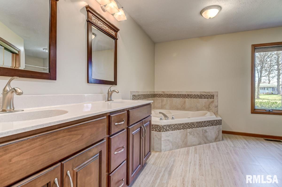 8089 South Vigal Road Pawnee, IL 62558 - Photo 23 of 57