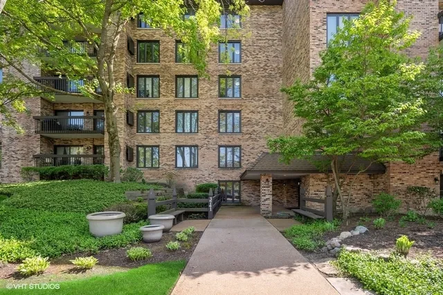 $625,000 | 3741 Mission Hills Road, Unit 102, Northbrook, IL 60062