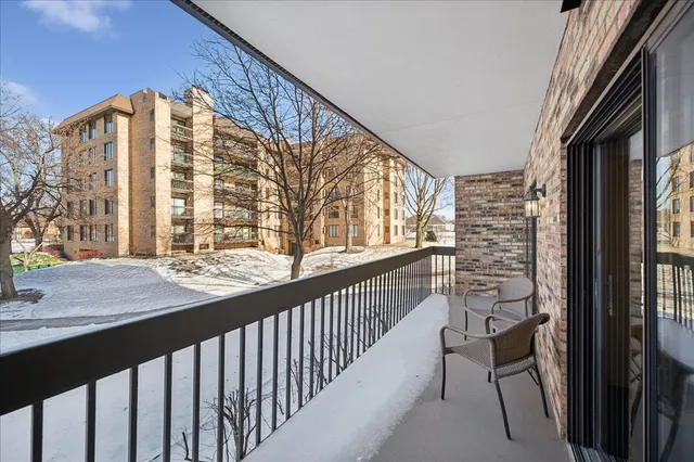 $625,000 | 3741 Mission Hills Road, Unit 102, Northbrook, IL 60062