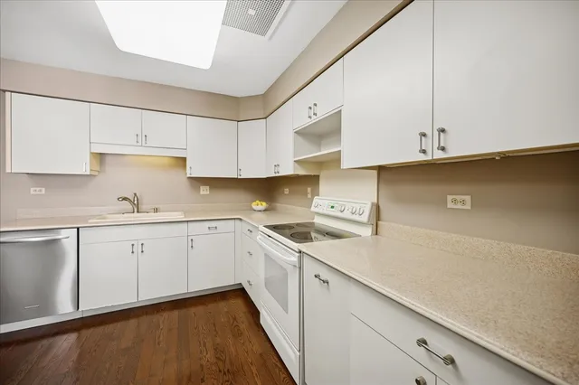 $625,000 | 3741 Mission Hills Road, Unit 102, Northbrook, IL 60062