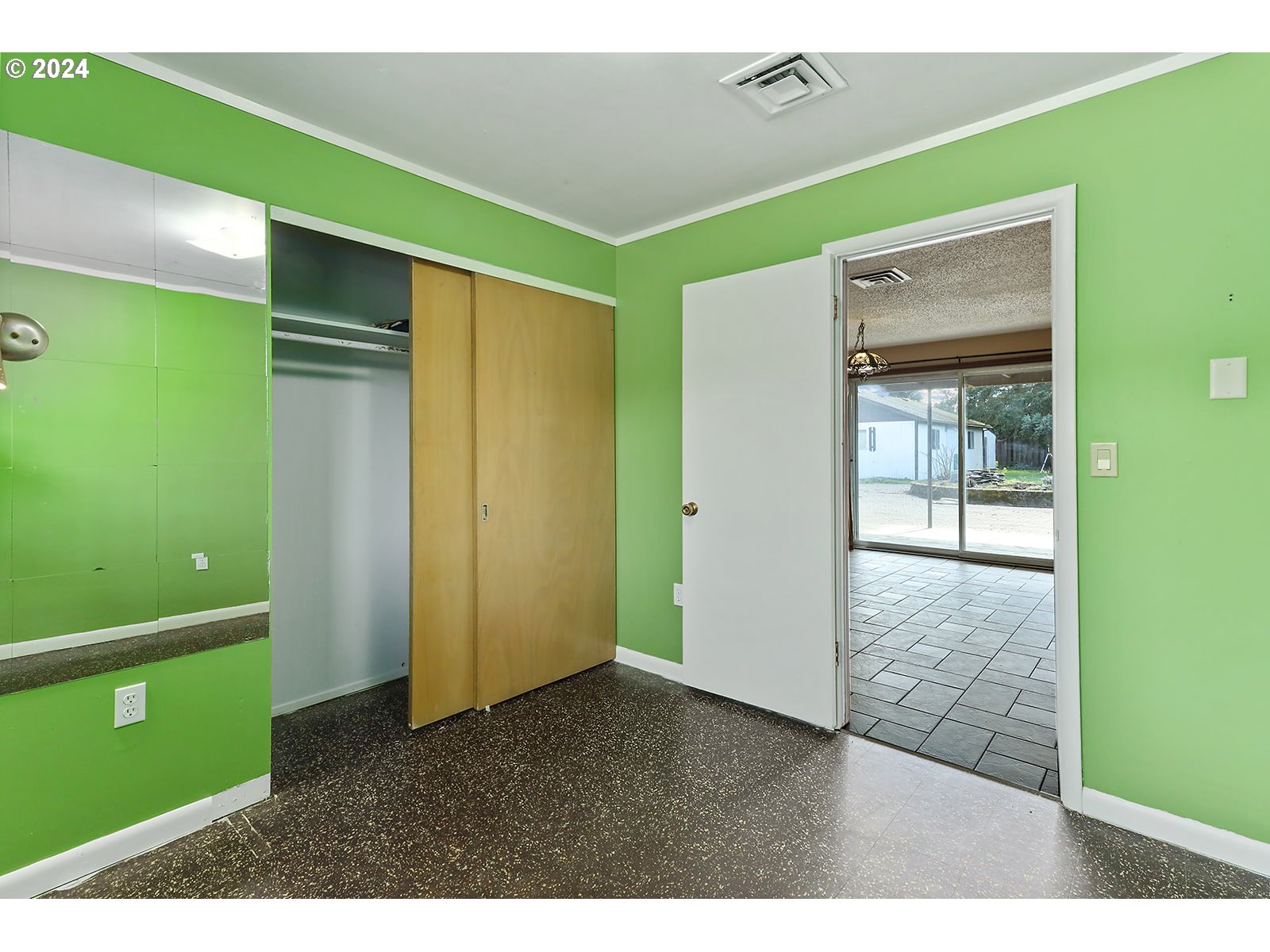 1465 Tucker Road Hood River, OR 97031 - Photo 12 of 48 a view of an empty room