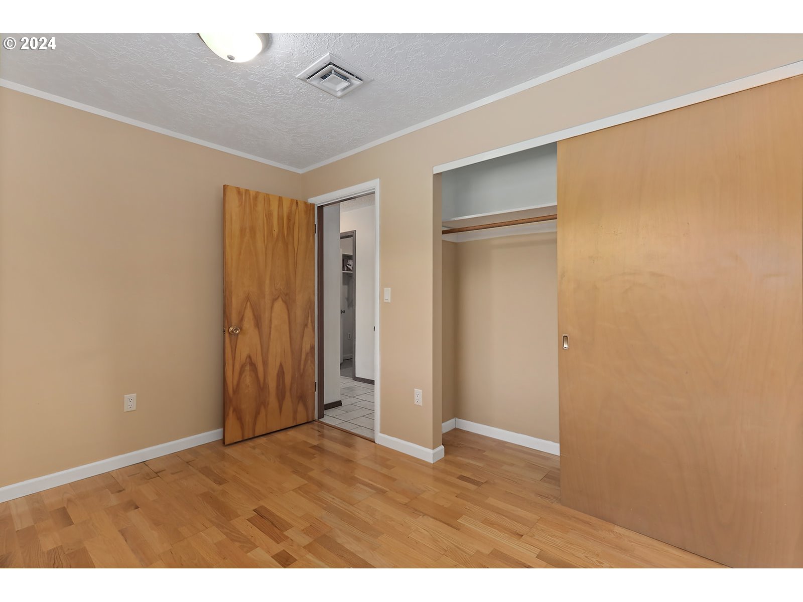1465 Tucker Road Hood River, OR 97031 - Photo 20 of 48 a view of an empty room