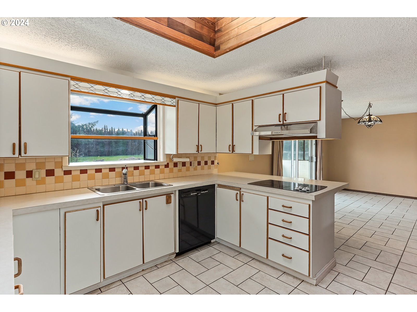 1465 Tucker Road Hood River, OR 97031 - Photo 4 of 48 a kitchen with a sink and cabinets