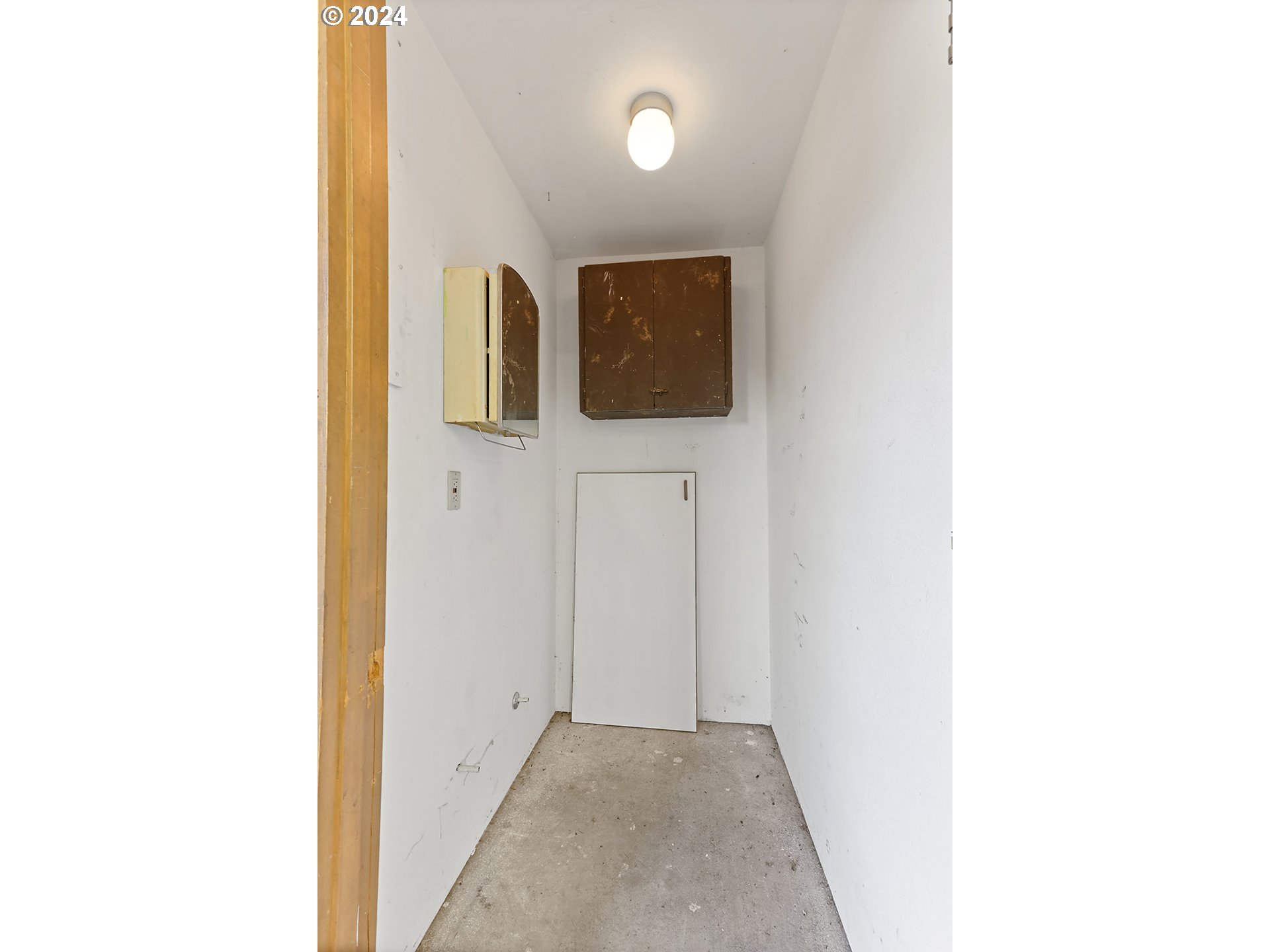 1465 Tucker Road Hood River, OR 97031 - Photo 43 of 48 a view of a hallway with front door