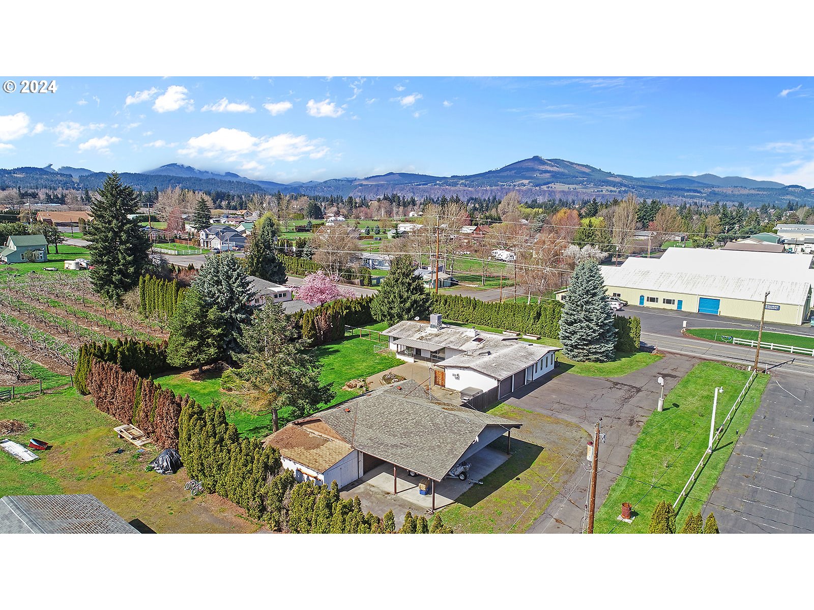 1465 Tucker Road Hood River, OR 97031 - Photo 48 of 48 a view of a city with mountains in the background