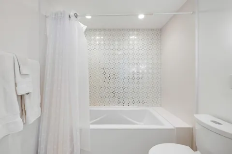 $2,300,000 | 300 South Ocean Boulevard, Unit 3F, Palm Beach, FL 33480