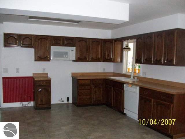 3246 West Huron Road Standish, MI 48658 - Photo 4 of 13 1755559-3.JPG