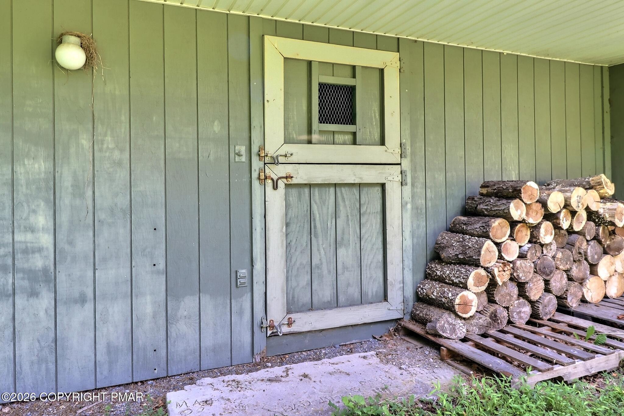 787 Polk Valley Road Stroudsburg, PA 18360 - Photo 21 of 99 Horse Stable
