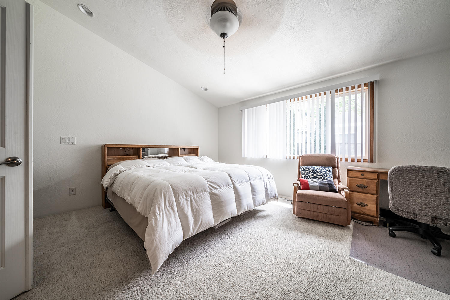 2628 Beebe Road Central Point, OR 97502 - Photo 13 of 27 a spacious bedroom with a bed chair and window
