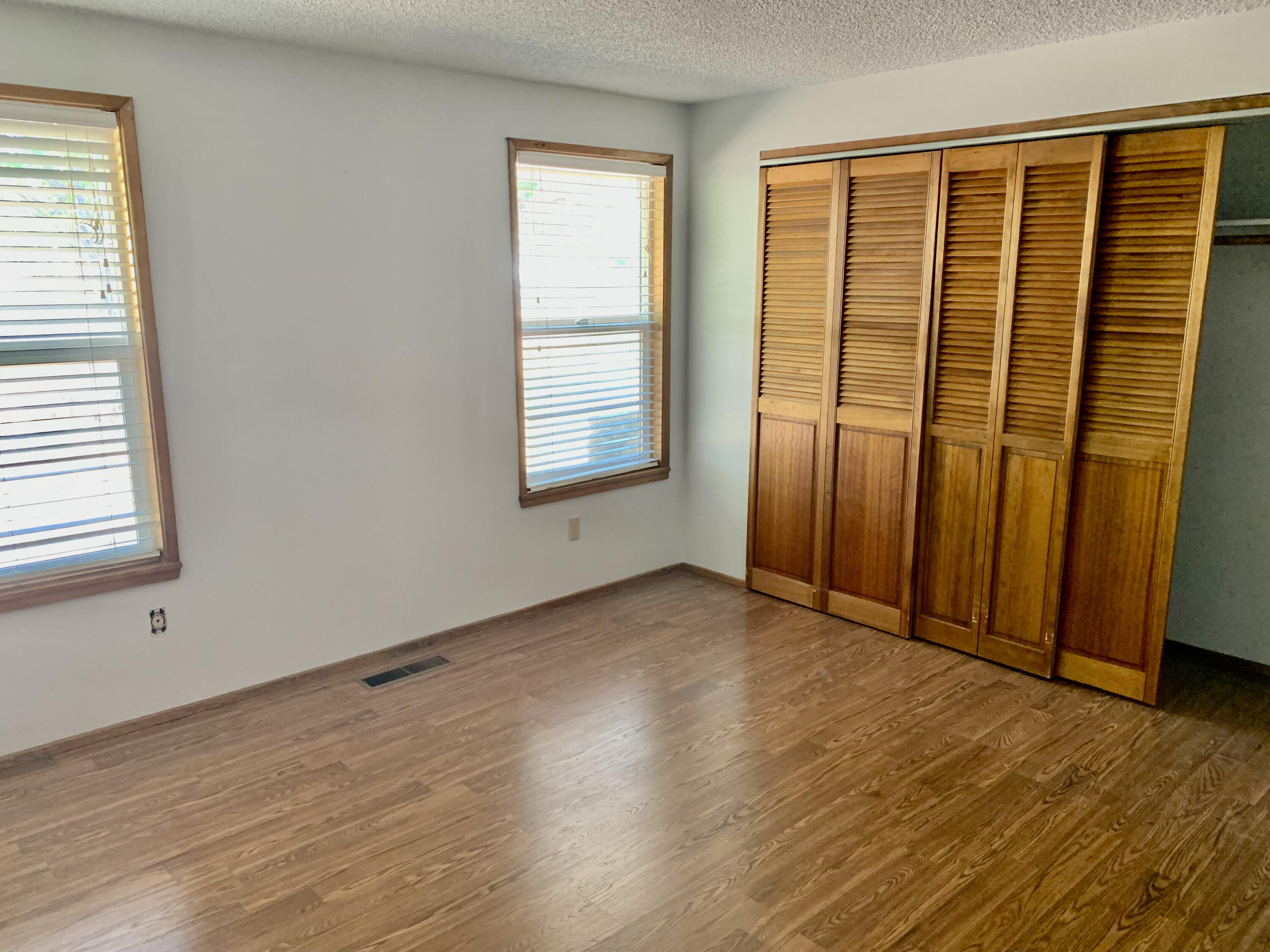 21662 Old Red Road Bend, OR 97702 - Photo 7 of 49 Primary Bedroom