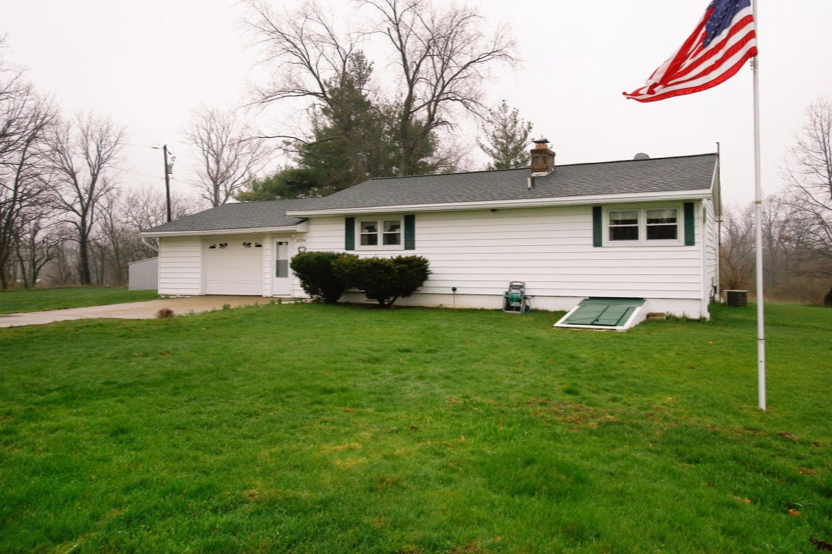 8294 Kingsbury Road Delton, MI 49046 - Photo 1 of 29 15016531