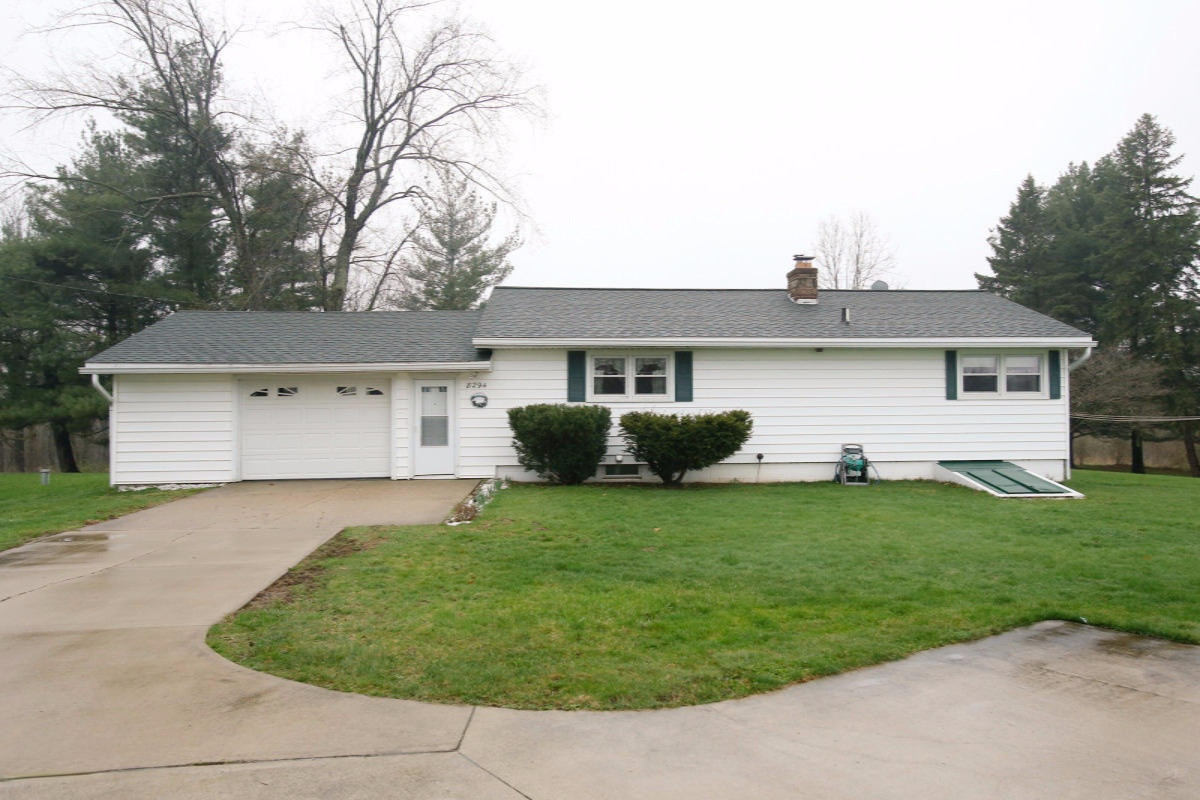 8294 Kingsbury Road Delton, MI 49046 - Photo 2 of 29 15016531_01