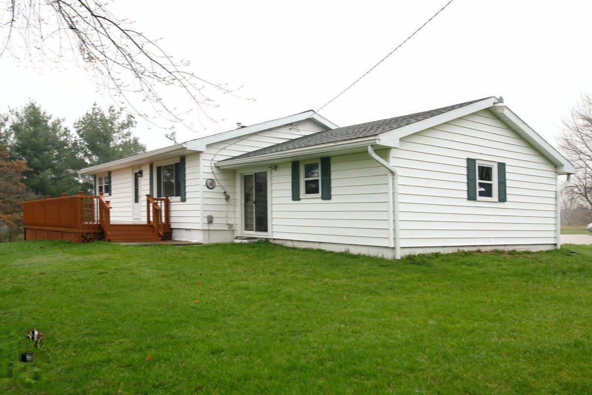 8294 Kingsbury Road Delton, MI 49046 - Photo 28 of 29 15016531_26