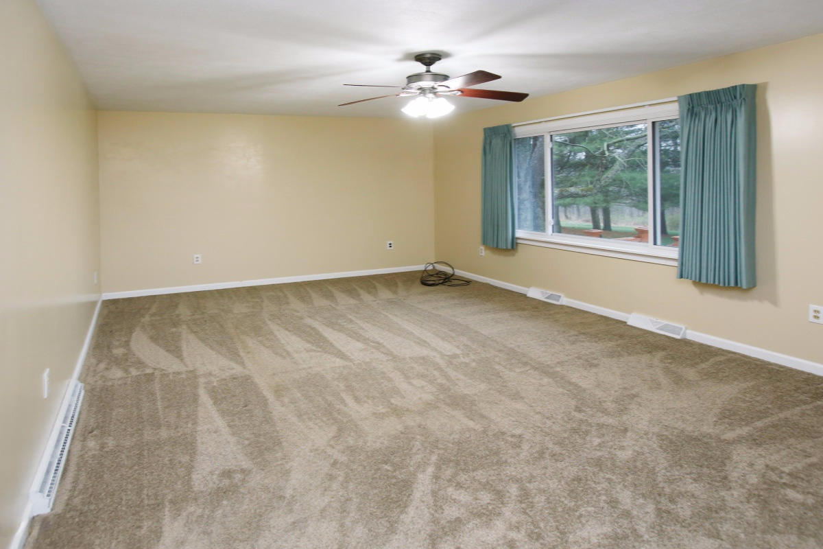 8294 Kingsbury Road Delton, MI 49046 - Photo 5 of 29 15016531_04