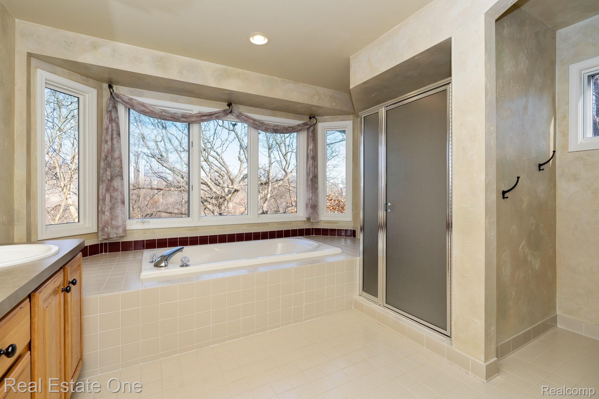 420 Roundview Drive Rochester, MI 48307 - Photo 23 of 49 Roundview MLS-W037.jpg