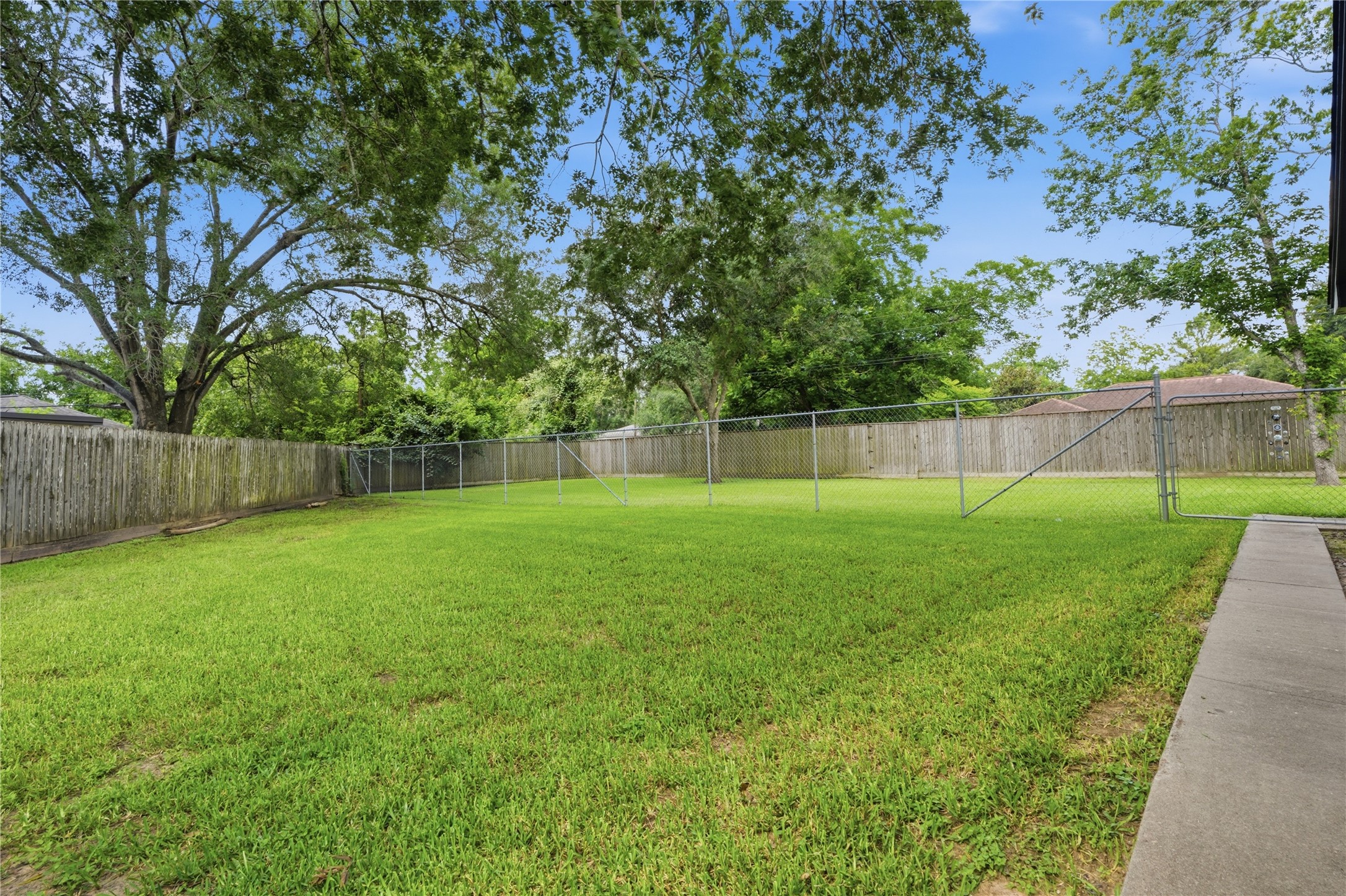 1400 Gardenia Circle Rosenberg, TX 77471 - Photo 4 of 34
