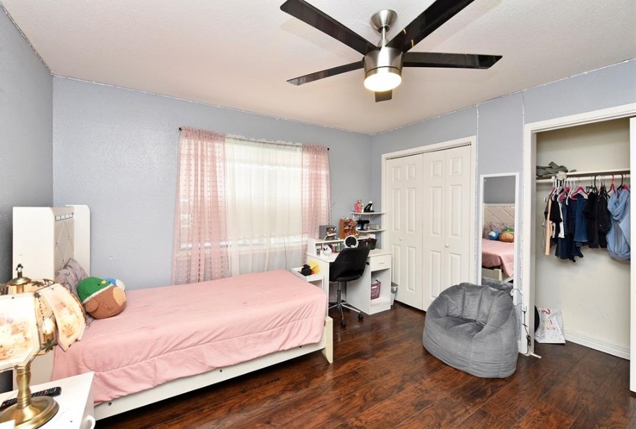 6200 West Tidwell Road, Unit 2003 Houston, TX 77092 - Photo 9 of 12 a bed room with a bed and a chair