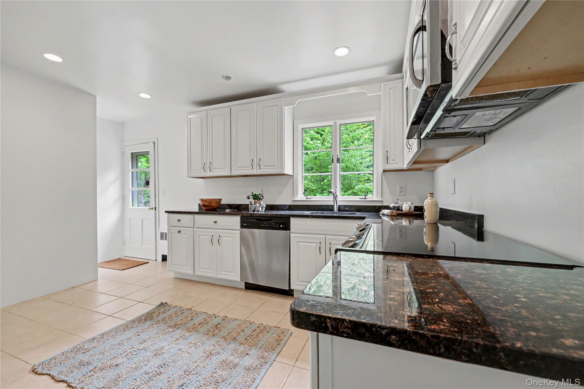 28 Valley View Road Chappaqua, NY 10514 - Photo 9 of 43