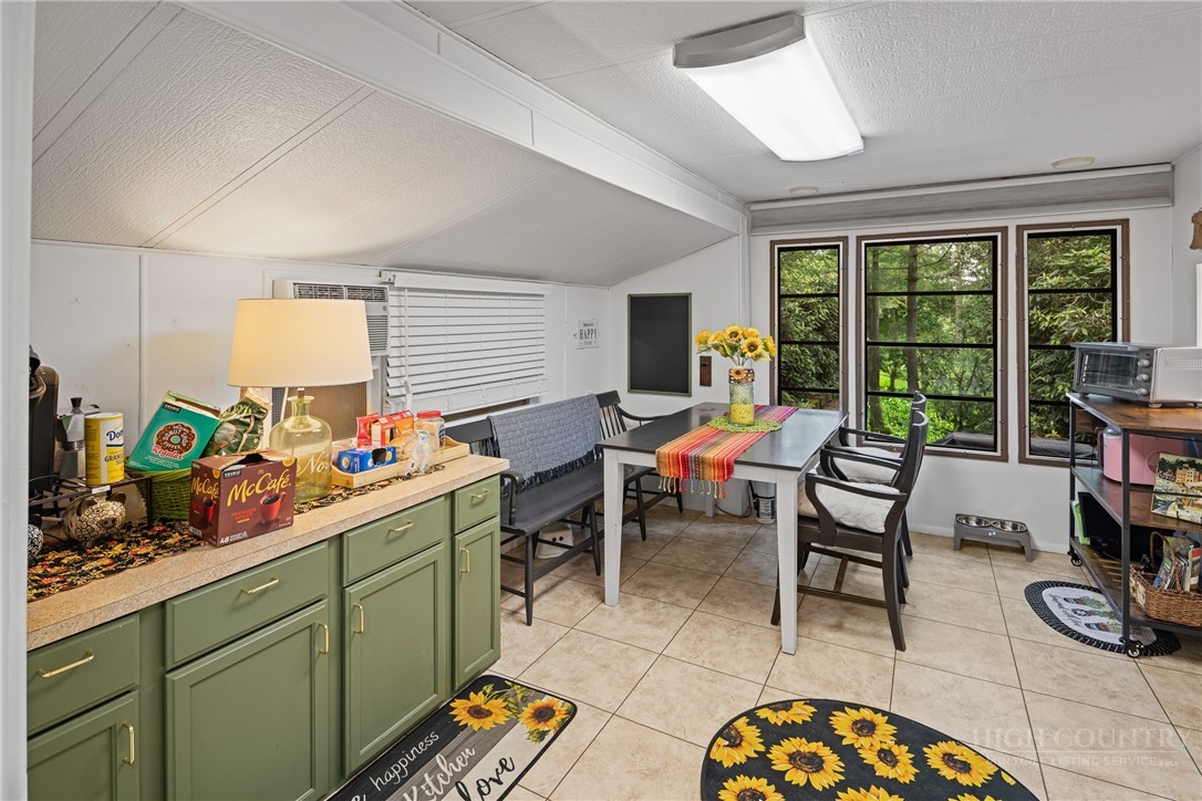 458 Windridge Road Newland, NC 28657 - Photo 8 of 30
