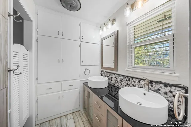 $631,000 | 711 Cardinal Drive, Kerrville, TX 78028