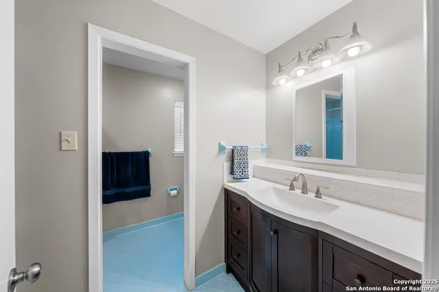 $631,000 | 711 Cardinal Drive, Kerrville, TX 78028