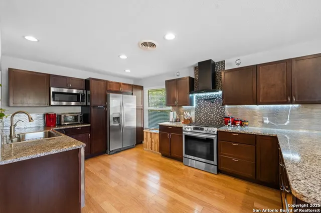 $631,000 | 711 Cardinal Drive, Kerrville, TX 78028