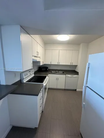 $379,900 | 1800 Collins Avenue, Unit 15B, Miami Beach, FL 33139