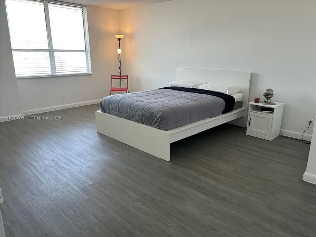 $379,900 | 1800 Collins Avenue, Unit 15B, Miami Beach, FL 33139