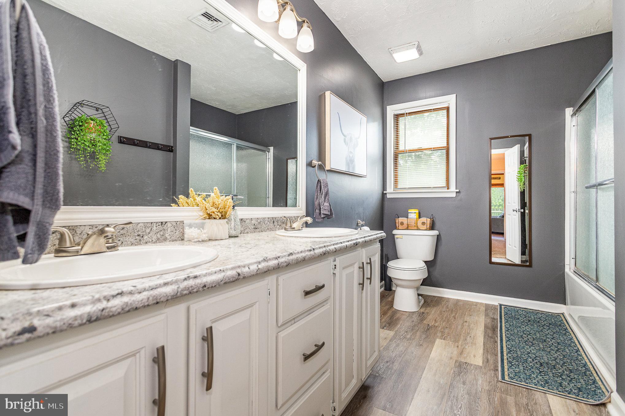 470 Red Hill Road Hanover, PA 17331 - Photo 43 of 60 2nd Floor full bath