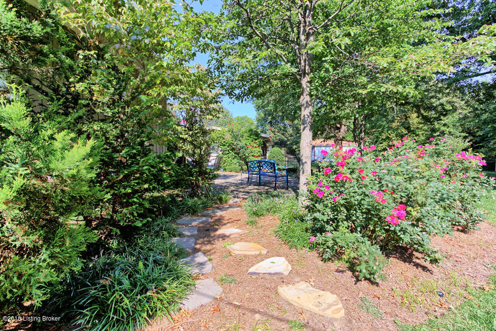 7208 Woolrich Road Louisville, KY 40222 - Photo 41 of 42 Another view of plantings