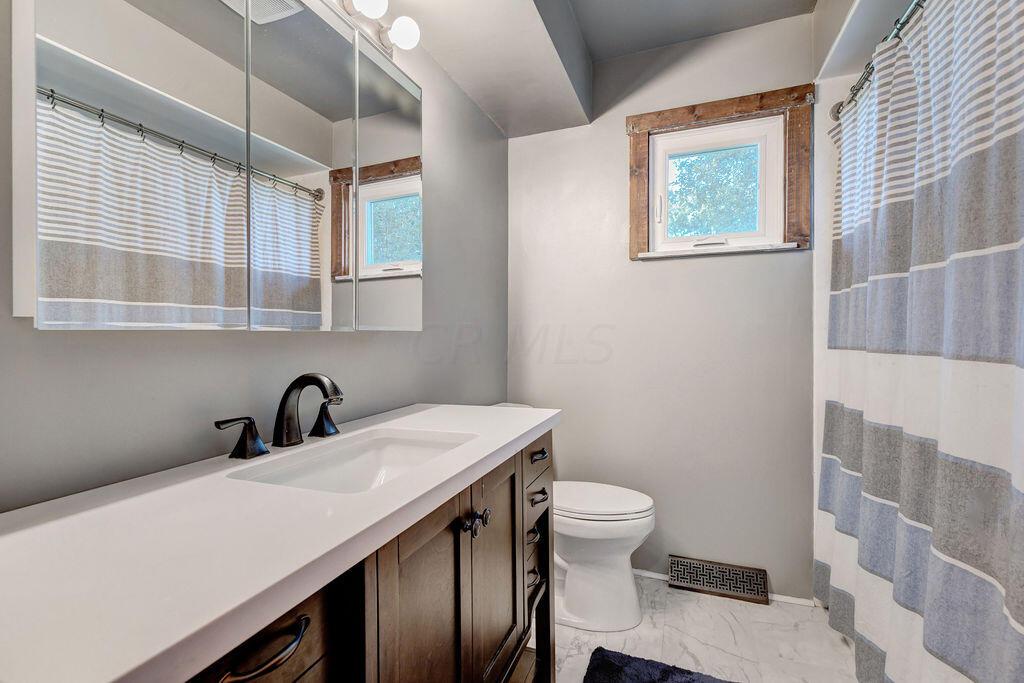 625 Alton Road Galloway, OH 43119 - Photo 18 of 30 Full Bathroom
