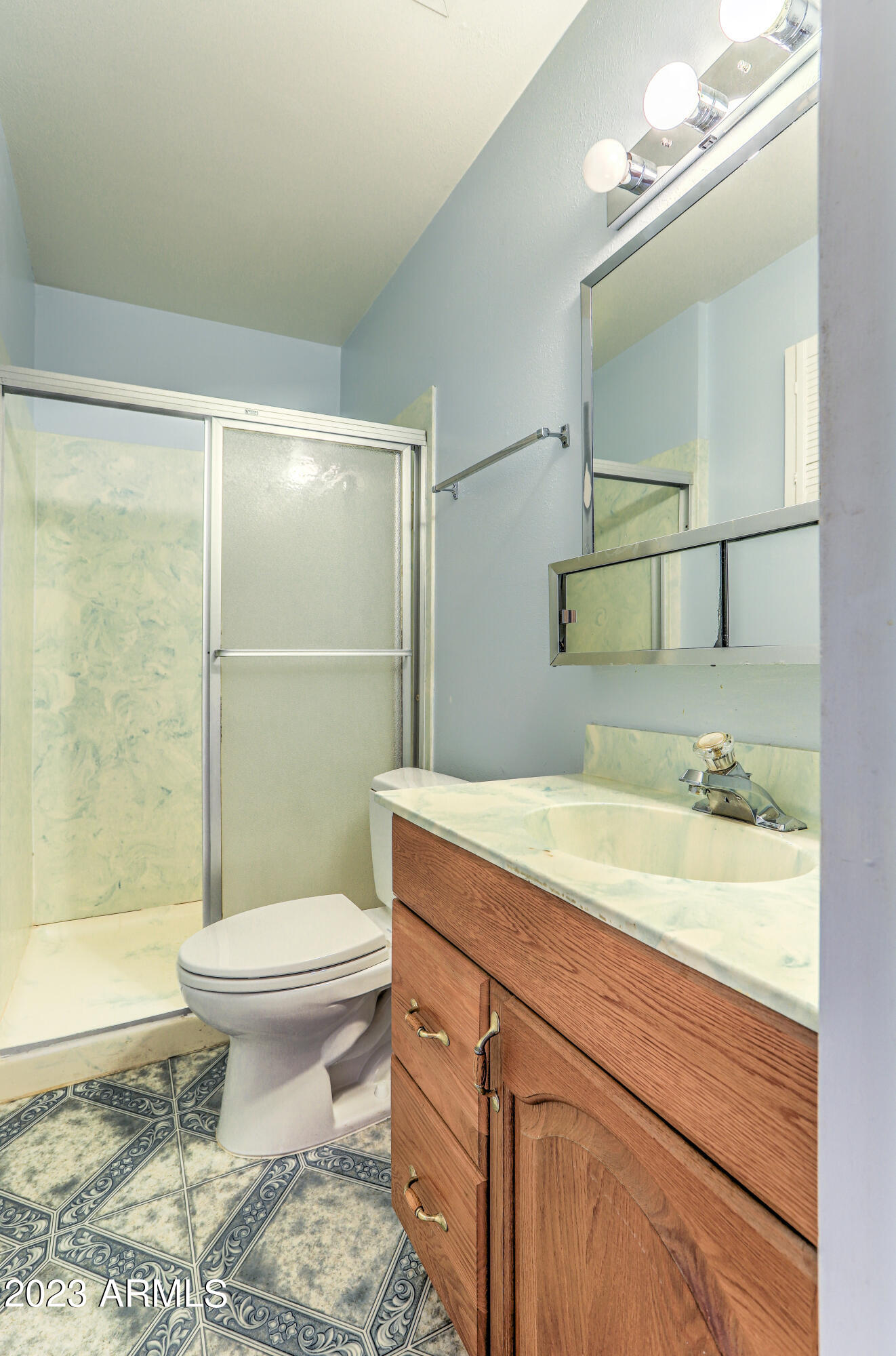 3349 West Charter Oak Road Phoenix, AZ 85029 - Photo 22 of 32 Primary Bathroom