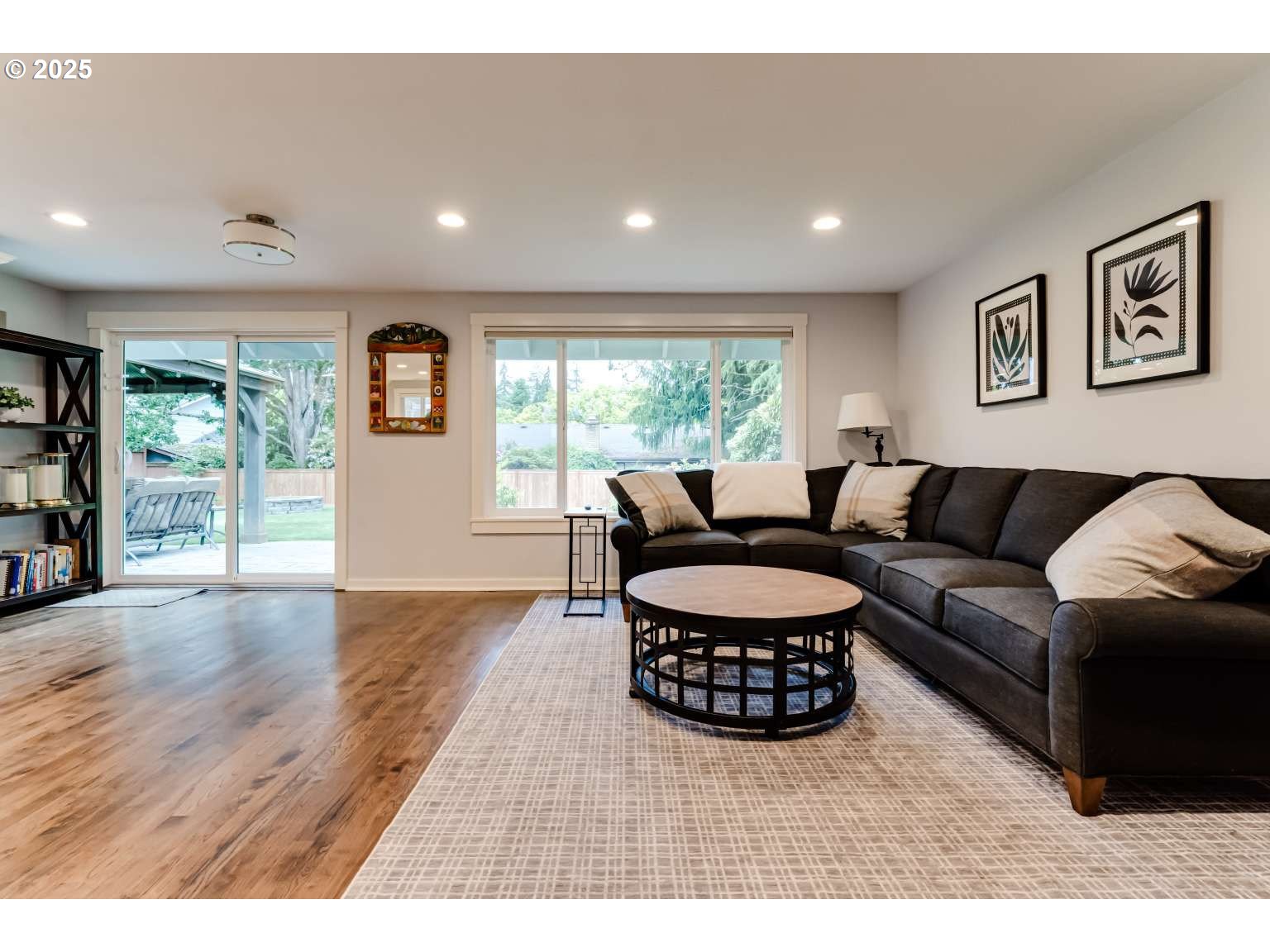 1253 Alfaretta Drive Eugene, OR 97401 - Photo 12 of 33 a living room with furniture and a large window