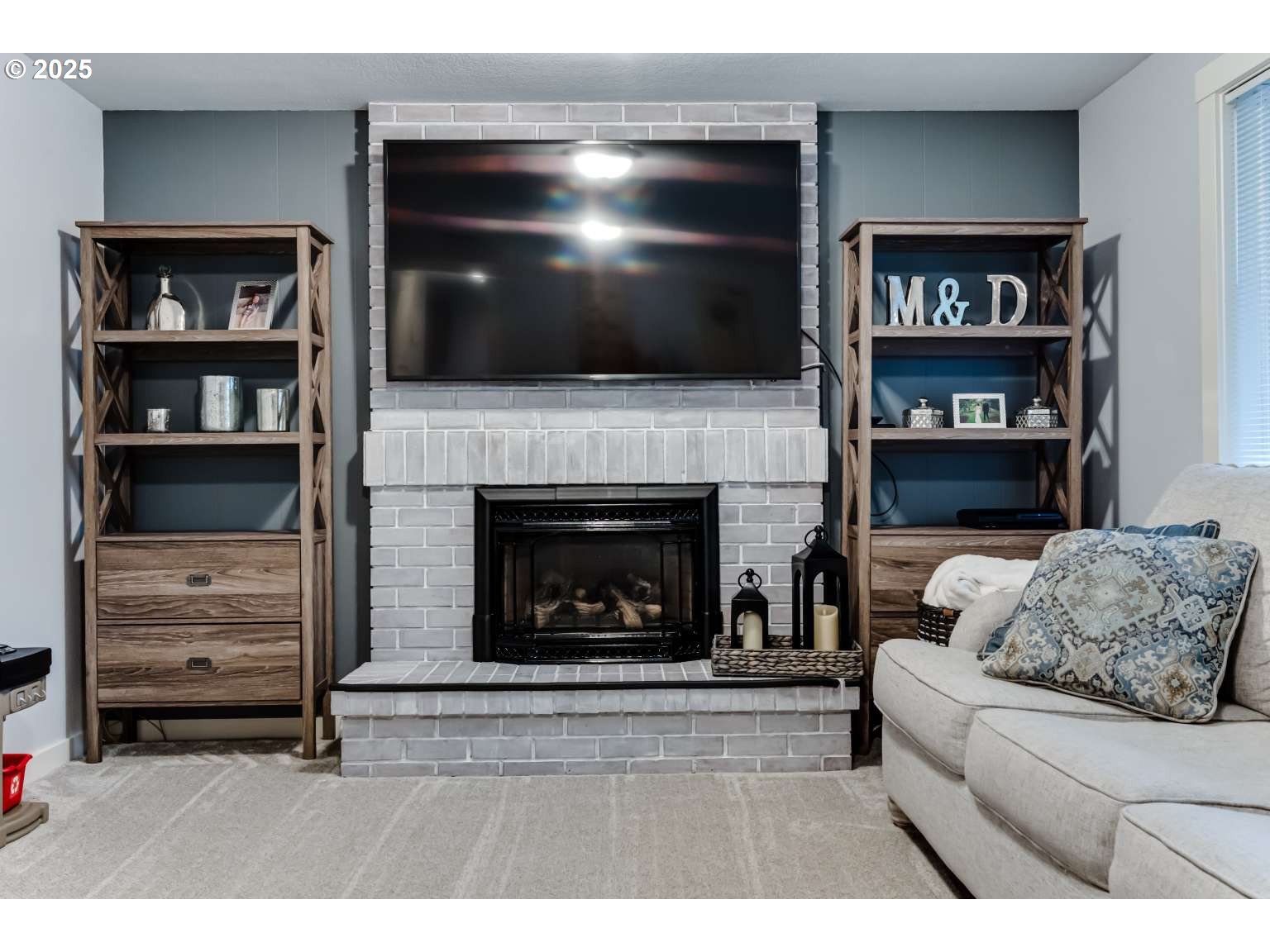 1253 Alfaretta Drive Eugene, OR 97401 - Photo 16 of 33 a living room with furniture and a fireplace