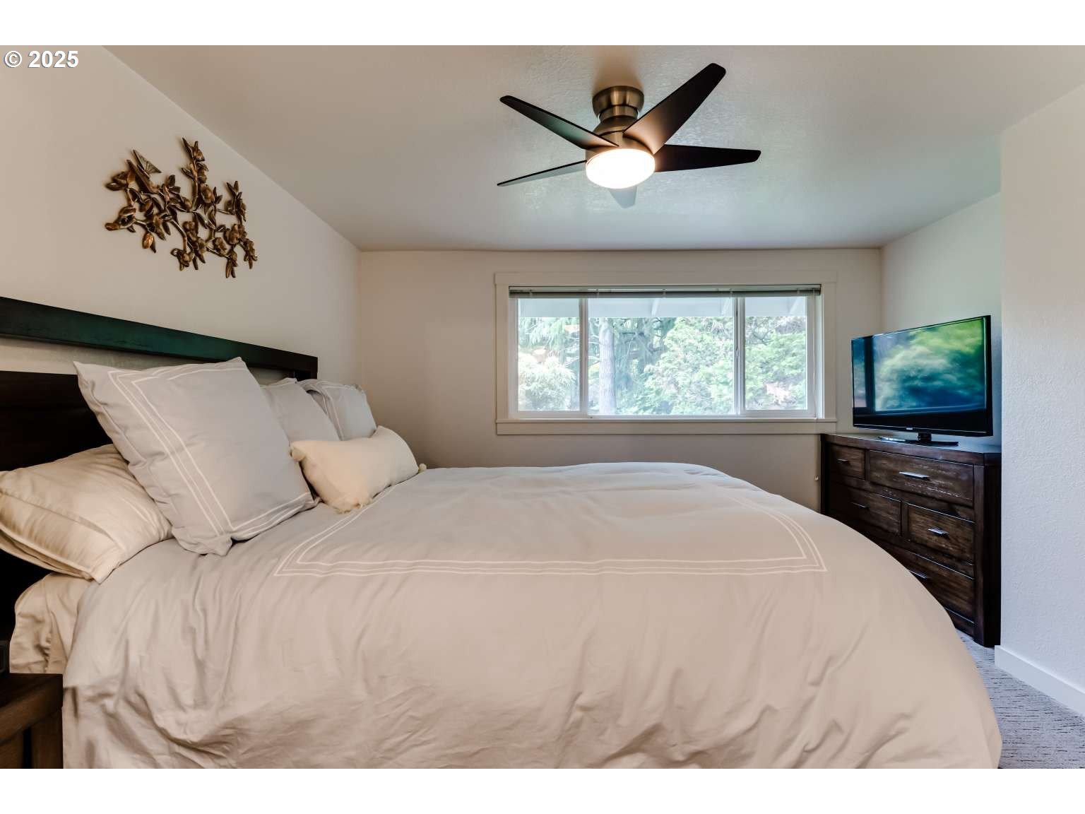 1253 Alfaretta Drive Eugene, OR 97401 - Photo 24 of 33 a bedroom with a large bed and a flat screen tv