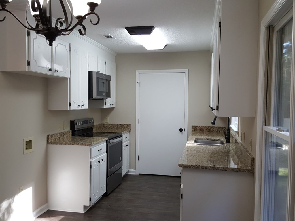 409 Pascal Drive Greenwood, SC 29649 - Photo 6 of 20