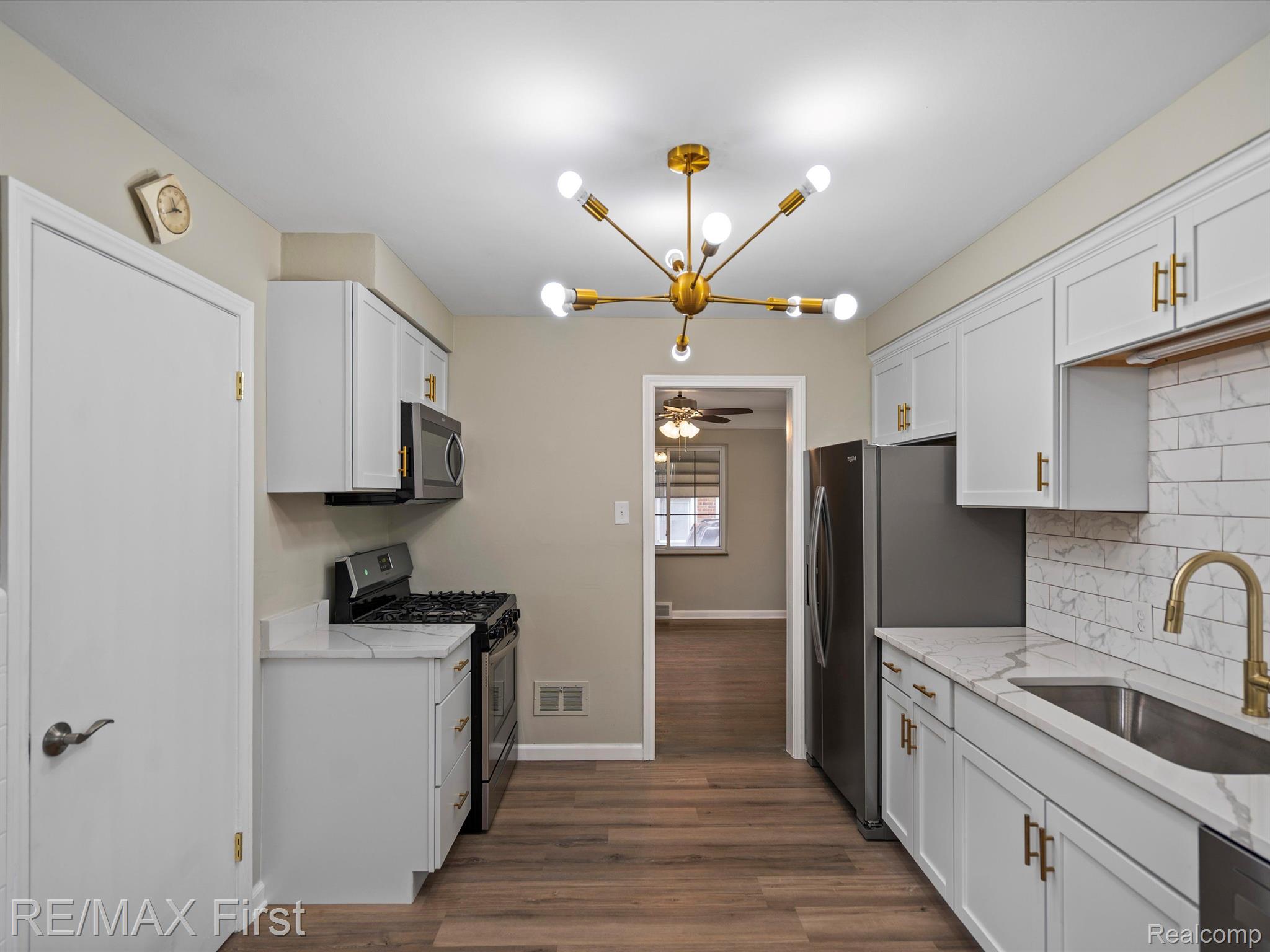 15551 Charles R Avenue Eastpointe, MI 48021 - Photo 26 of 31