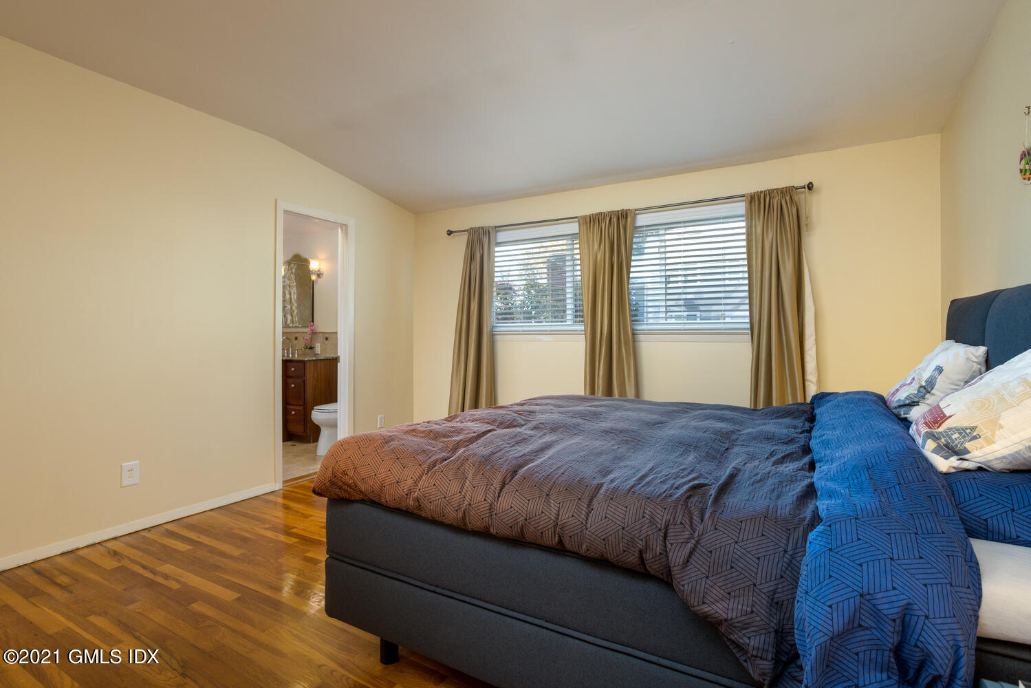 89 Florence Road Riverside, CT 06878 - Photo 18 of 34 a bedroom with a bed and window