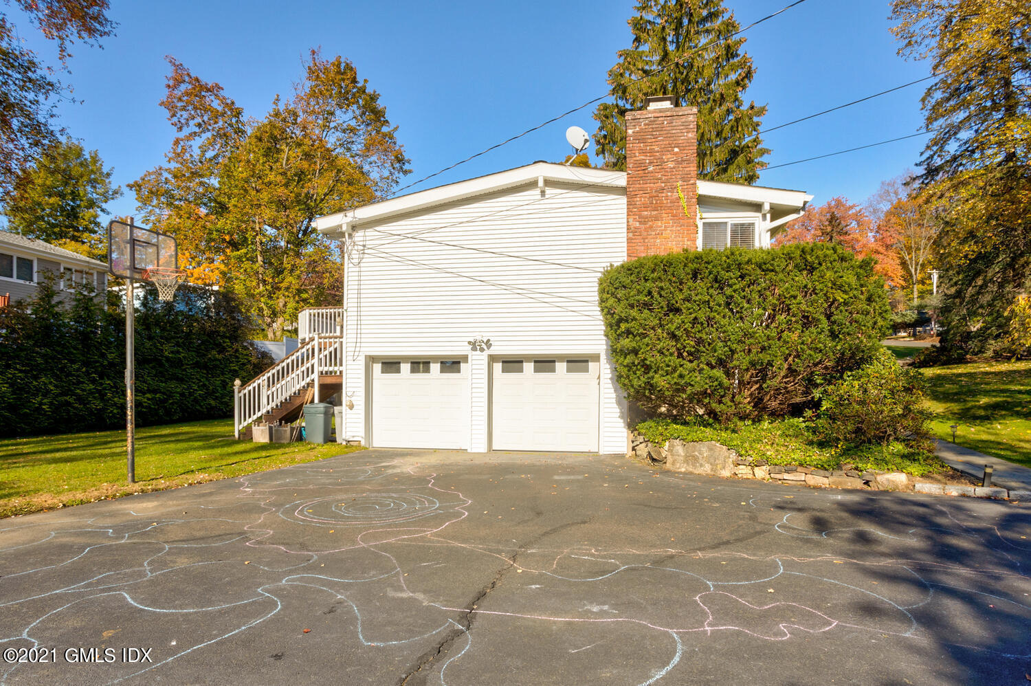 89 Florence Road Riverside, CT 06878 - Photo 24 of 34 a view of a house with backyard and tree